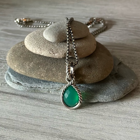 David Yurman Dyed Chalcedony Green Pendant Necklace with Box Chain.  Imprinted. - Picture 1 of 3